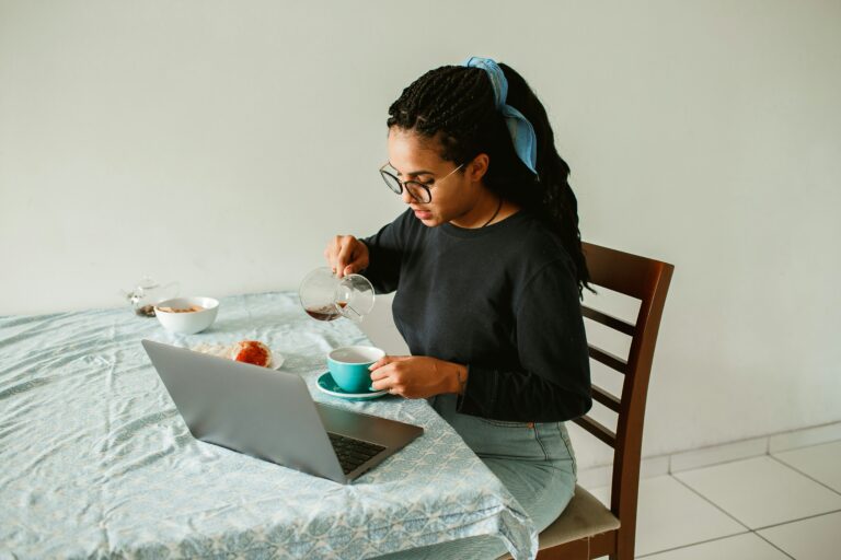 Trabalhar em Casa pela Internet: Guia Completo para Começar em 2026